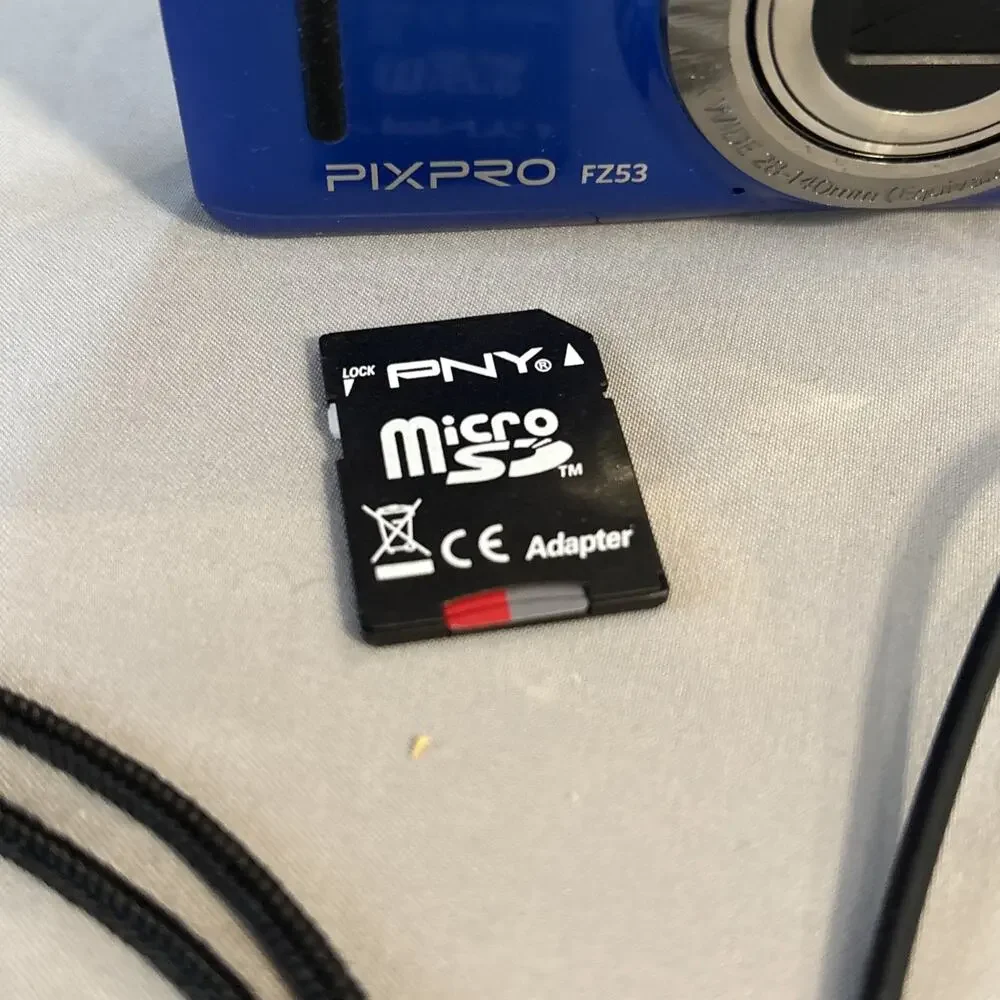 Kodak PIXPRO FZ53 5X Digital Camera 16.0MP W/ Battery, Charger, & Memory Card